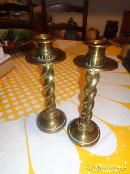Pair of copper candle holders with a twisted stem, 8 x 21 cm