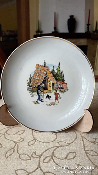Children's children's flat plate with Raven House fairytale pattern