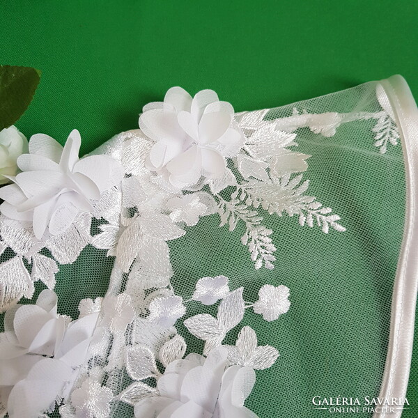 Új, Egyedi készítésű, kb. 2-3XL-es, 3D virágos, csipkés, hímzett hófehér menyasszonyi boleró