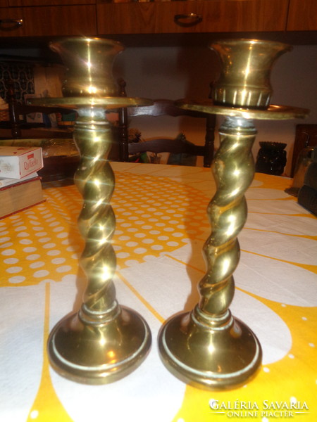 Pair of copper candle holders with a twisted stem, 8 x 21 cm