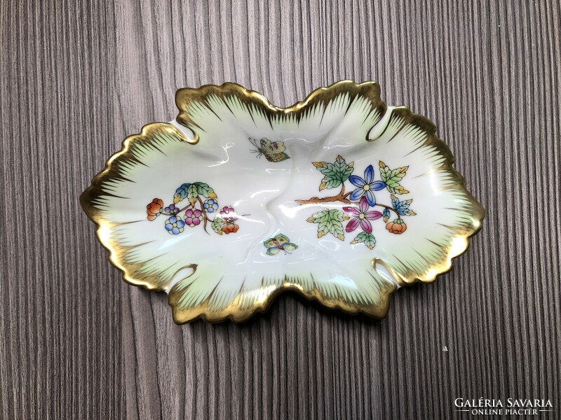 Herend hand-painted bowl in the shape of a Victoria leaf