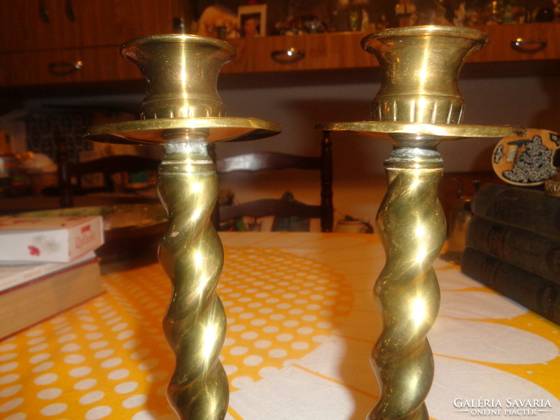 Pair of copper candle holders with a twisted stem, 8 x 21 cm