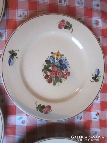 Tiroli kézi festésű tányérok.