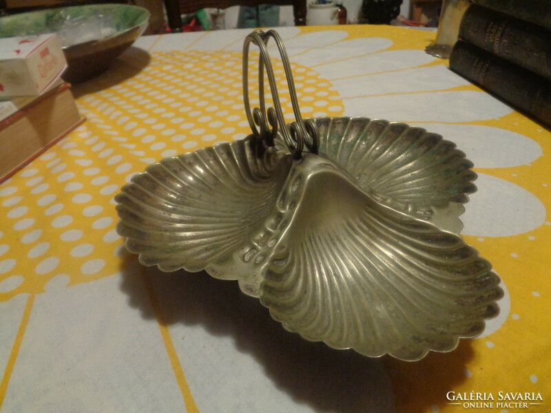 Asztal közép  - kínáló  , csiga lábakkal  , kopottas ezüstözésel  , angol jelzett , 25 cm