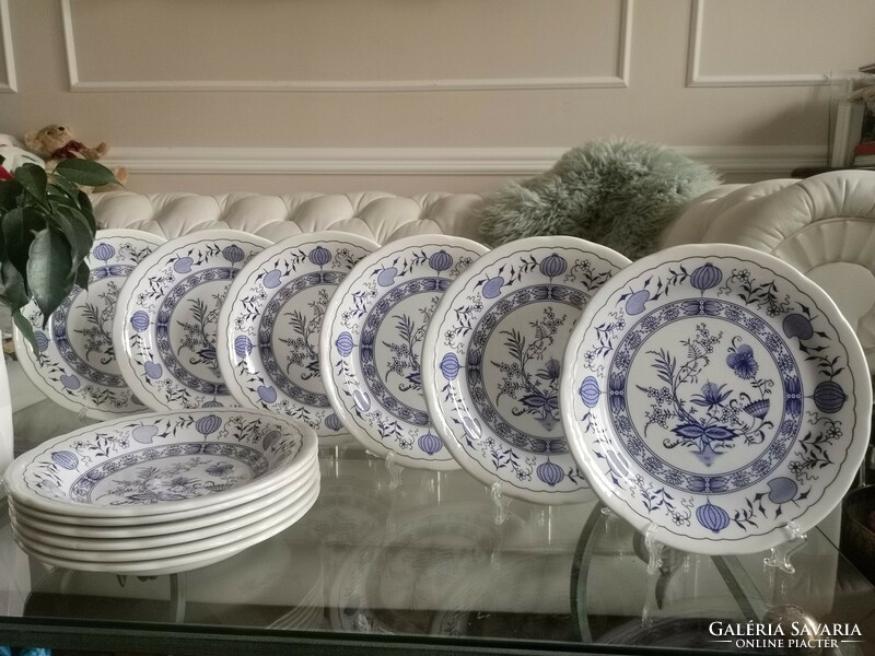 Vintage kék-fehér 6 személyes tányérkészlet, hagymamintás, keményporcelán, természetes kraklés
