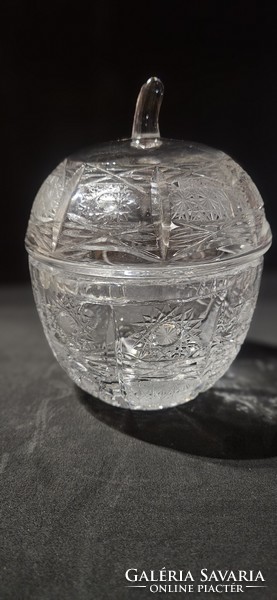 110. Decorative lead crystal bonbonier 13cm