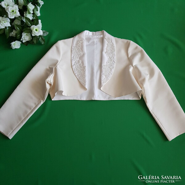 Kb. XL-es gyöngyözött csipkés, ekrü-fehér színű, menyasszonyi selyem boleró, félkabát, félblézer