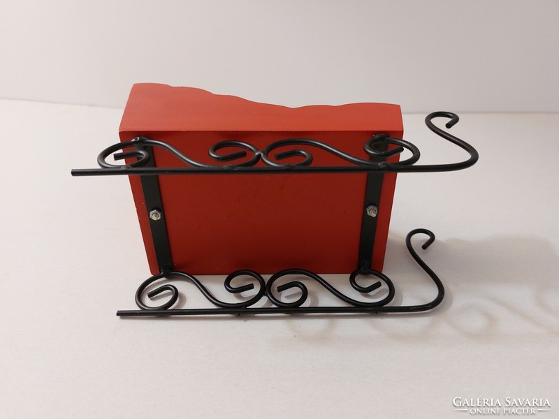 Mikulás szán dekoráció ajándéktartó piros szánkó 18 cm