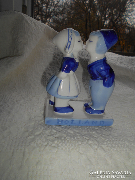 Holland szerelmespár-vitrinfigura porcelánból