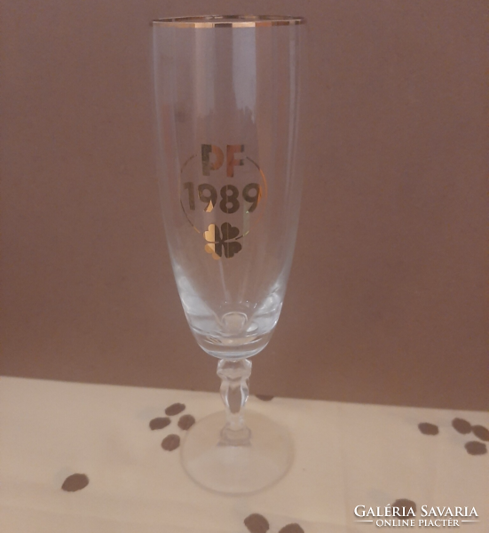 Retro PF 1989 felirat lóhere logós talpas pezsgős pohár 20,5 cm