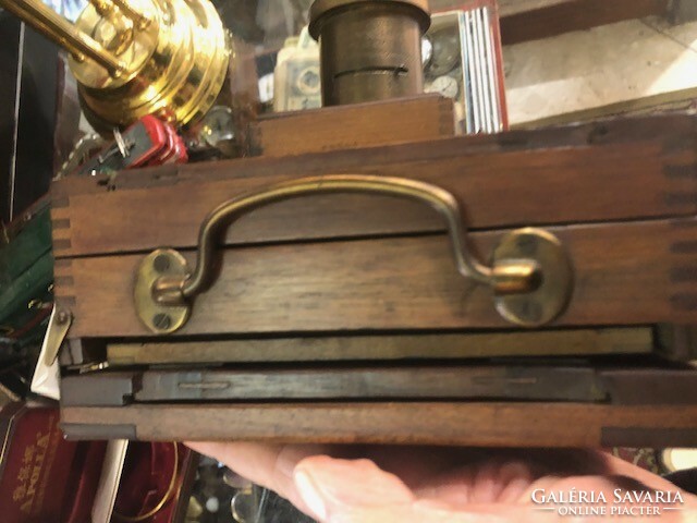 Antique wooden box camera with L. Renaux basel lens, in perfect condition.