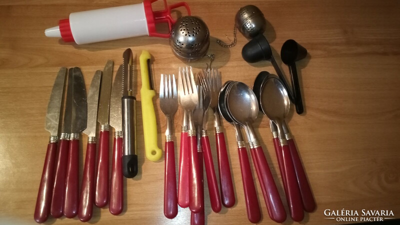 Kitchen utensils 25 pieces in one.