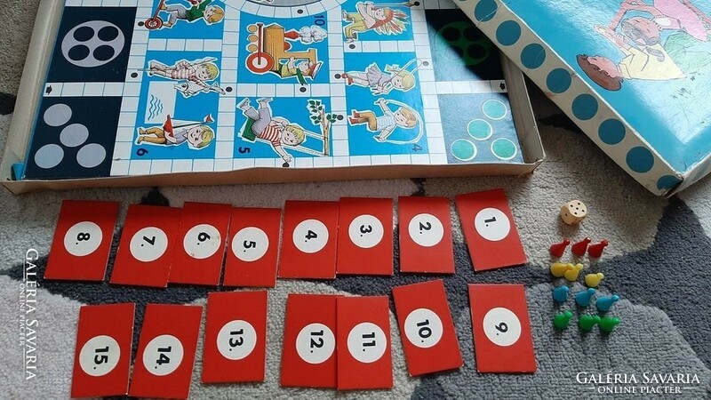 Retro board game for the playground