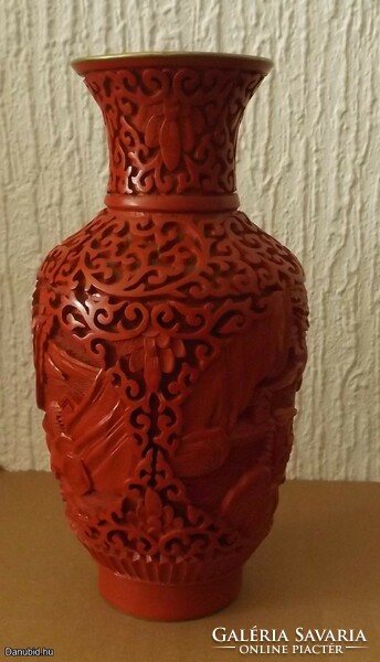 Chinese - cinnabar vase - human representation - 17 cm