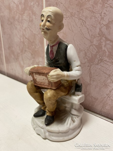 Férfi figurális porcelán