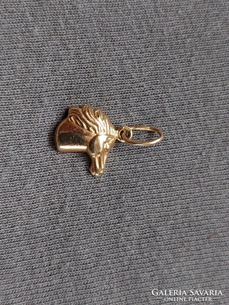 Equestrian gold pendant. 14 K.