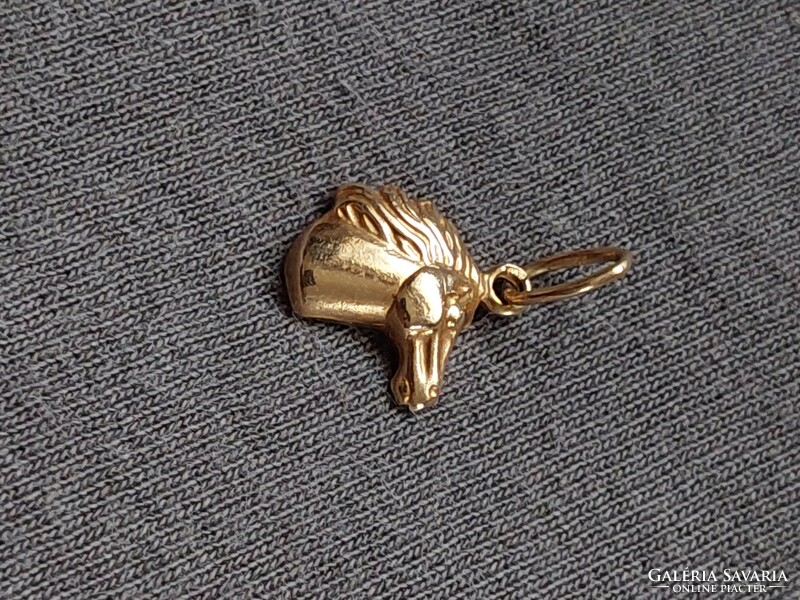 Equestrian gold pendant. 14 K.