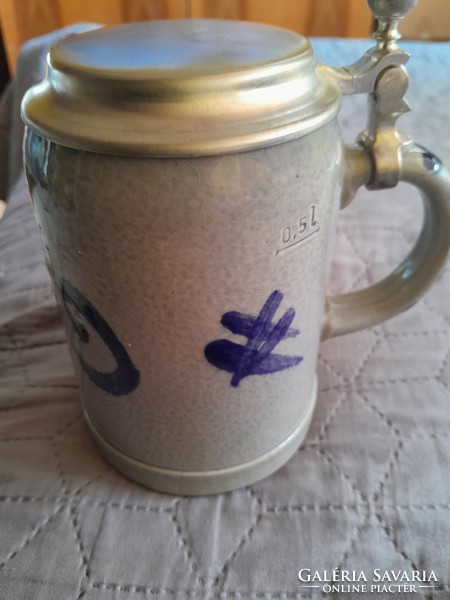 On lid motif jug is beautiful