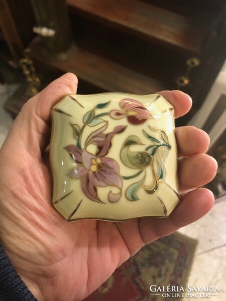 Zsolnay porcelain bobonier, size 8 cm, perfect piece.