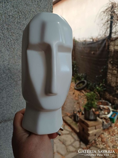 Abstract sculpture head