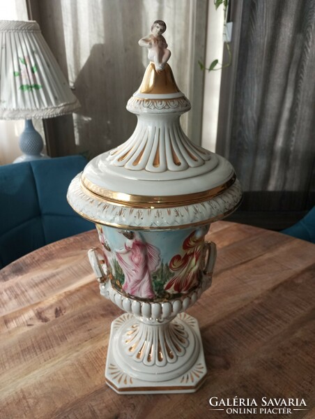 Caspo vase with lid by Capodimonte