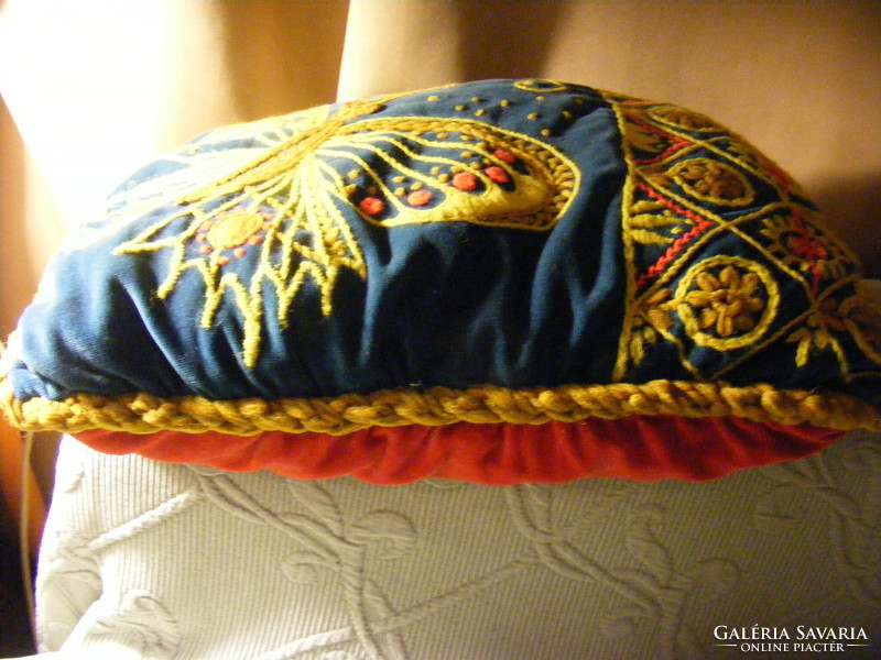 Retro embroidered butterfly throw pillow