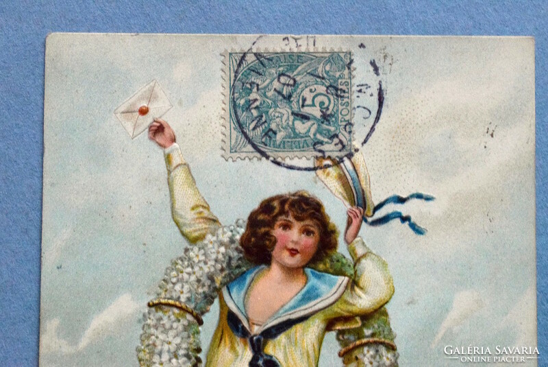 Antik dombornyomott Újévi üdvözlő képeslap -matróz kisfiú, virág mentőőv, bója, tenger