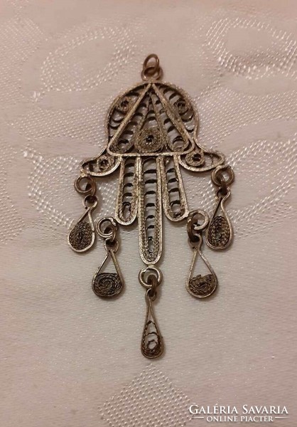 Nagyméretű, filigrán technikával készült Hamsa (Fatima) kéz medál  (ezüst? ezüstözött?)