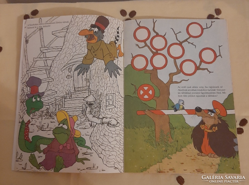 Az erdő kapitánya mesekönyv, foglalkoztató füzet és 2 db meseszalvéta Pannónia Filmvállalat 1988