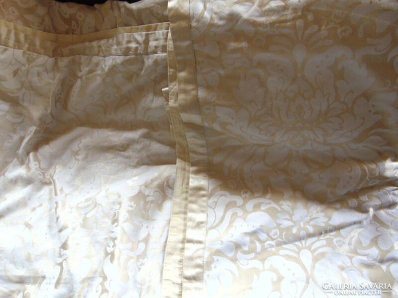 Dreamy brocade bedding in golden vanilla color