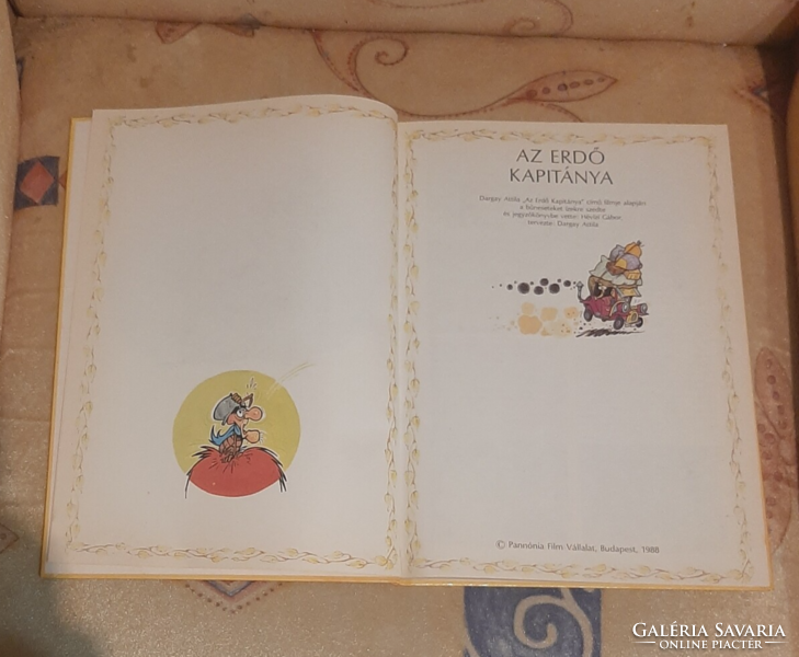 Az erdő kapitánya mesekönyv, foglalkoztató füzet és 2 db meseszalvéta Pannónia Filmvállalat 1988