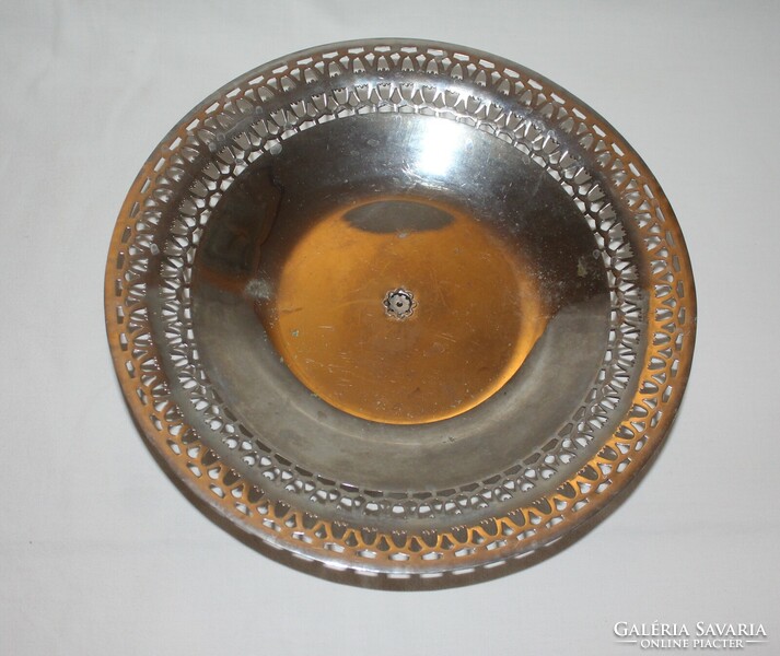 Metal bowl table serving
