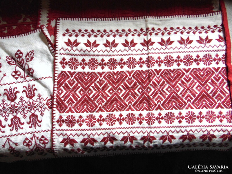 Beautiful, richly embroidered Kalotaszeg written handwork decorative cushion cover