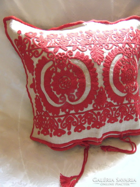 Beautiful, richly embroidered Kalotaszeg written handwork decorative cushion cover