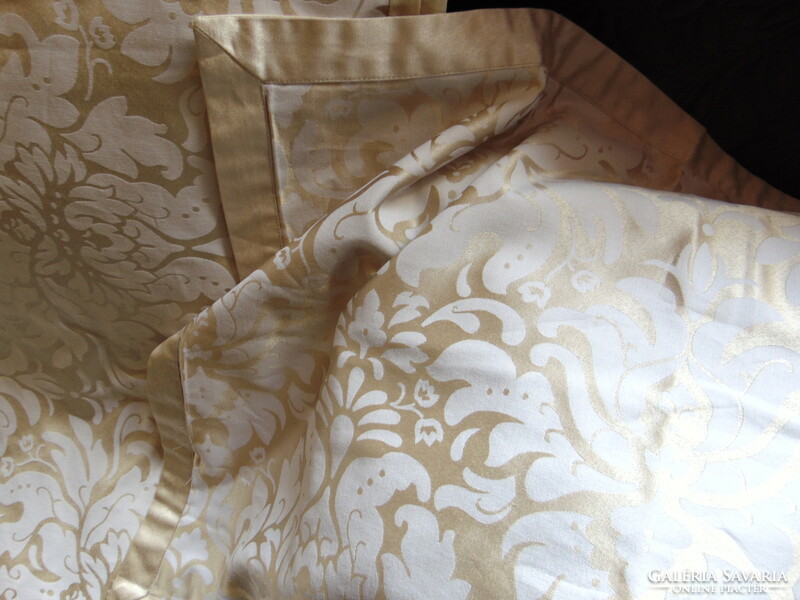 Dreamy brocade bedding in golden vanilla color