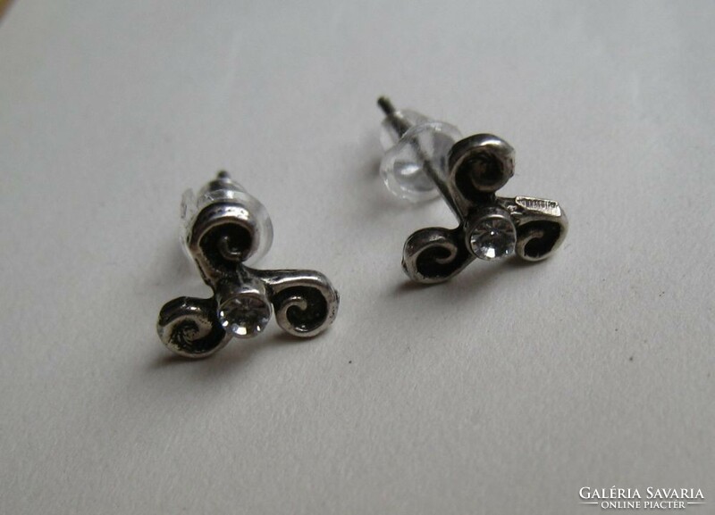 Silver earrings Celtic triskelion shape with a small stone