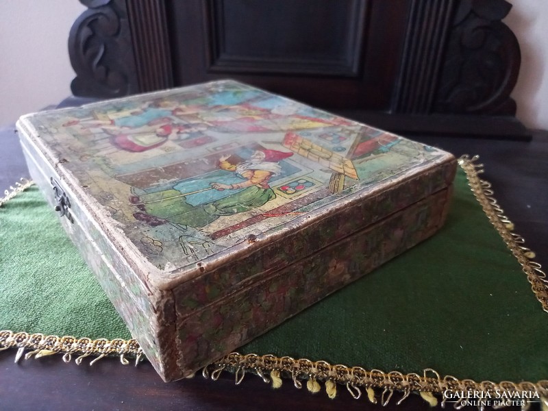 Antique story cube