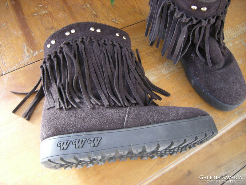 Size 39 brown suede fringed boots with fur inside