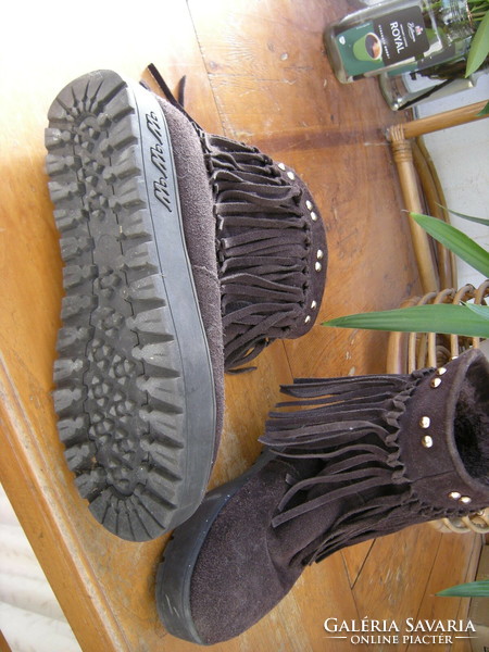 Size 39 brown suede fringed boots with fur inside