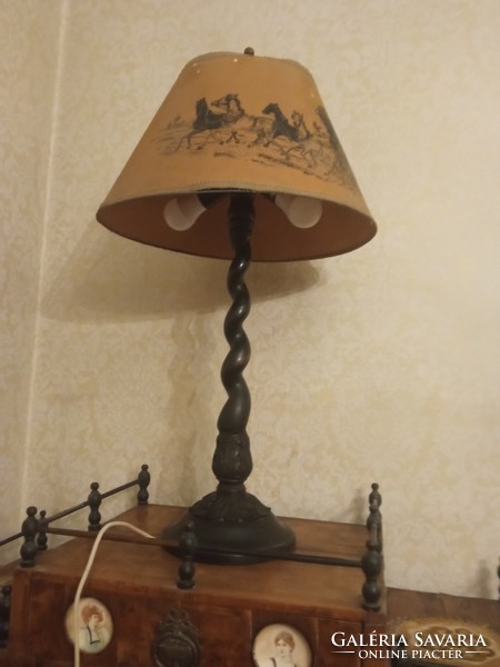 Gyönyörű működő faragott antik kolóniál lámpa eredeti ernyővel