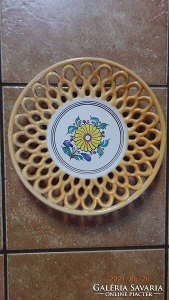 Ceramic decorative plate