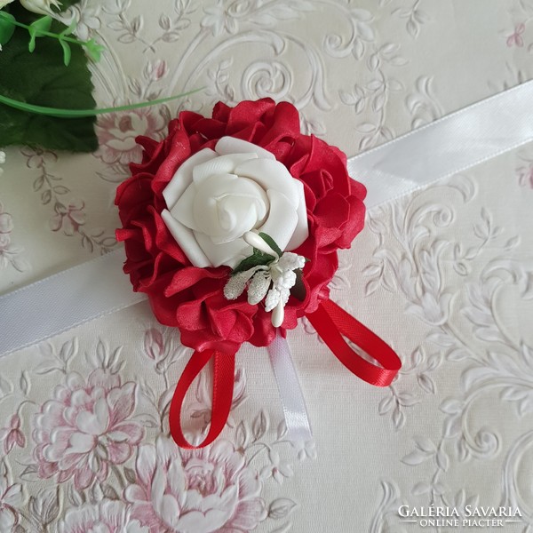 New, custom-made red and white rose pearl wrist ornament