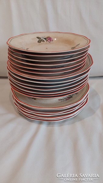 Porcelain plate set