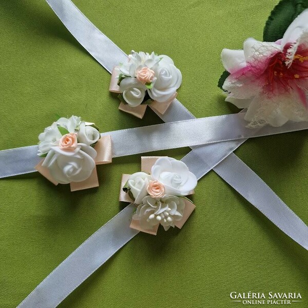 New, custom-made white-peach-colored rose flower wrist ornament