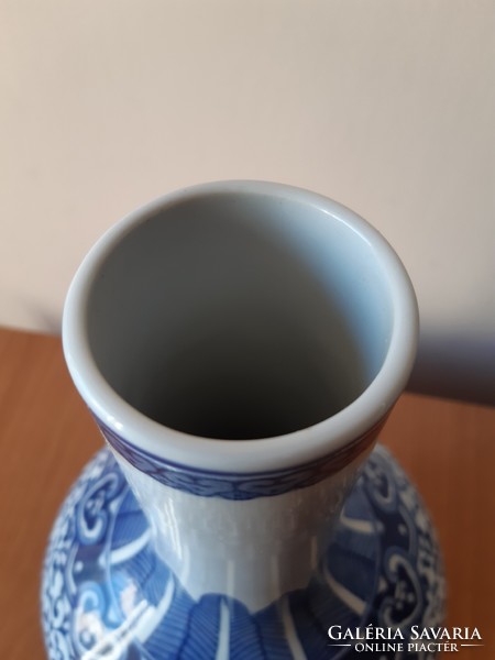 Nagy Jingdezhen jelzett kék-fehér porcelán váza 29 cm magas