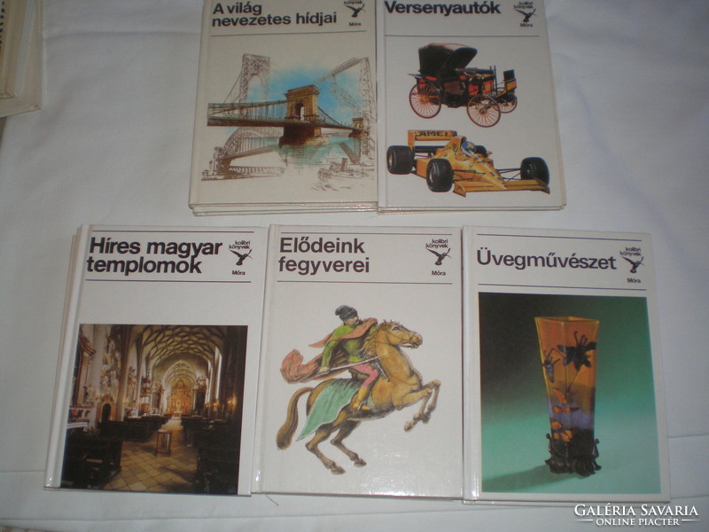 Hummingbird pocket books in print condition. Collection.