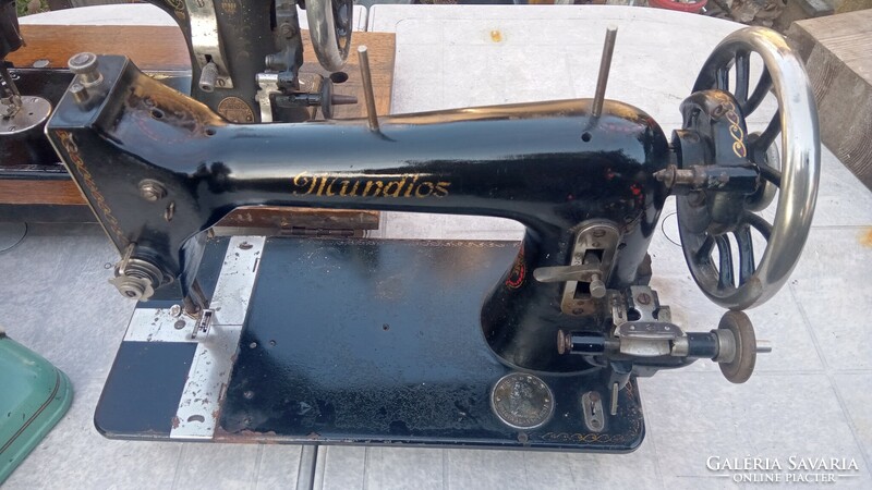 Mundlos antique sewing machine