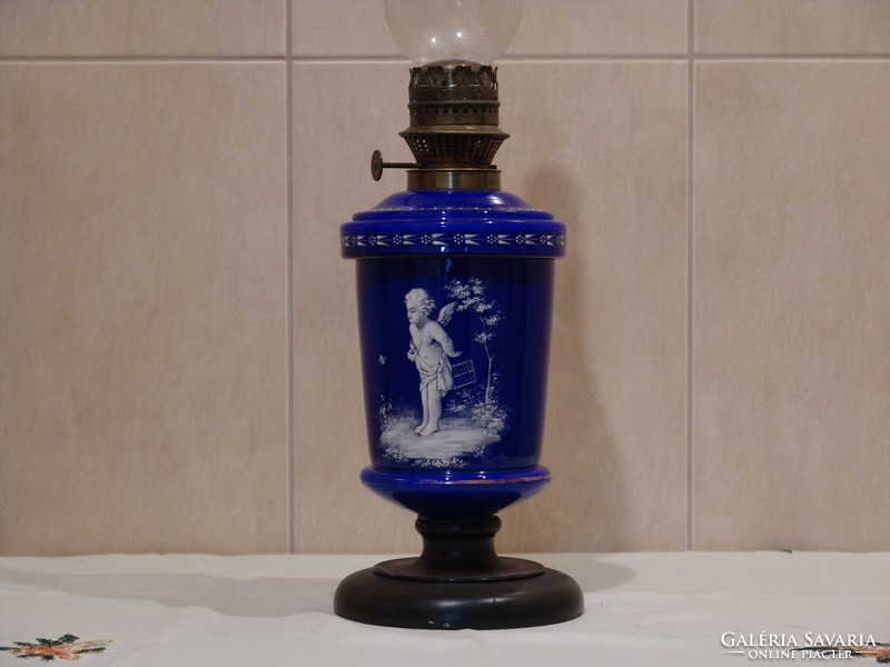 Stained glass kerosene lamp