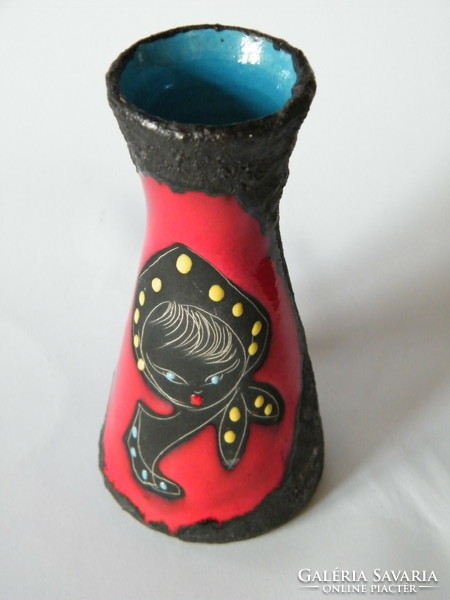 Retró, női alakot ábrázoló olasz kis láva váza