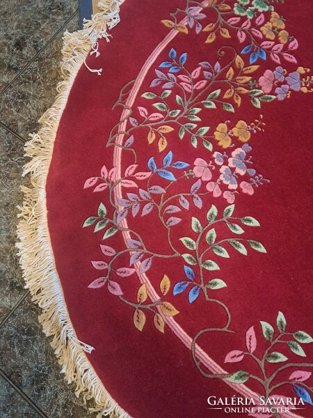 Knotted hand rug round